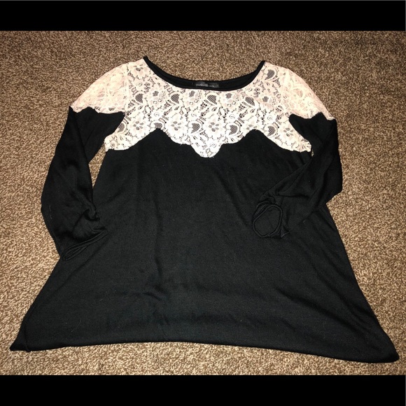 ✨August Silk Top✨ - Picture 2 of 4